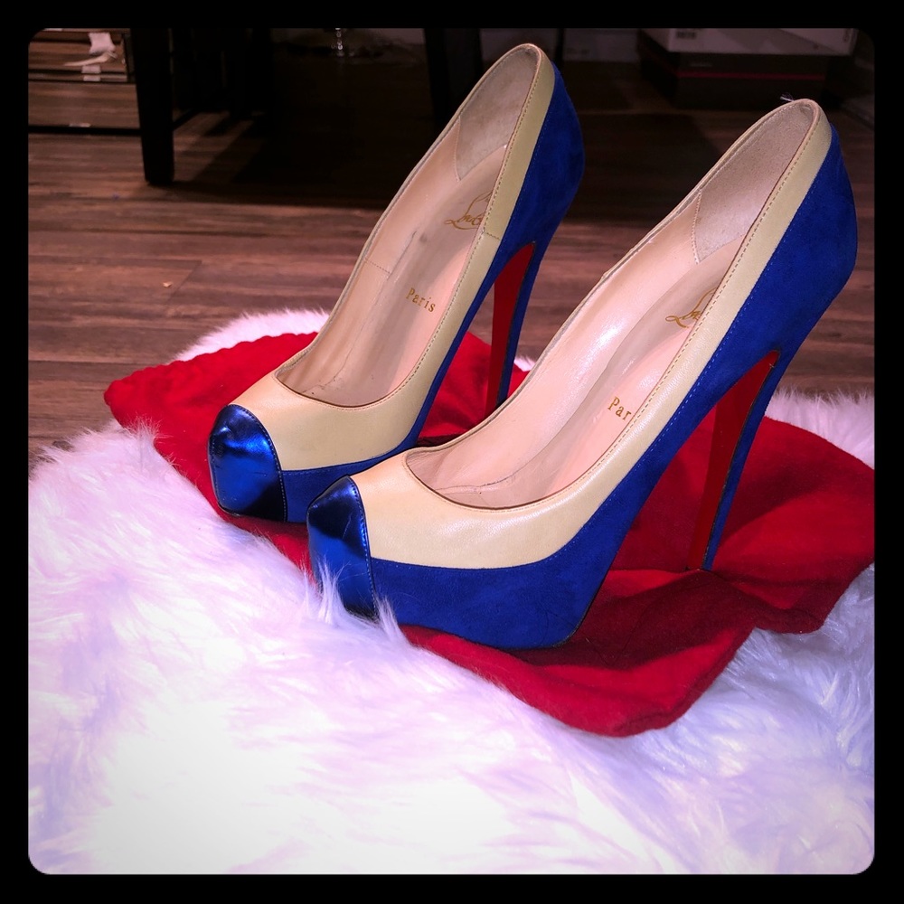Christian Louboutin mago pump